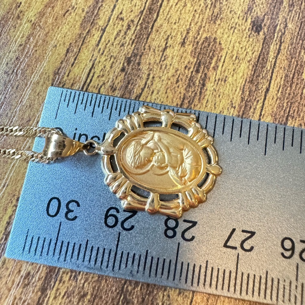 18k SAUDI GOLD  MOTHER & CHILD PENDANT NECKLACE   18” 3.7 Grams - Picture 7 of 9